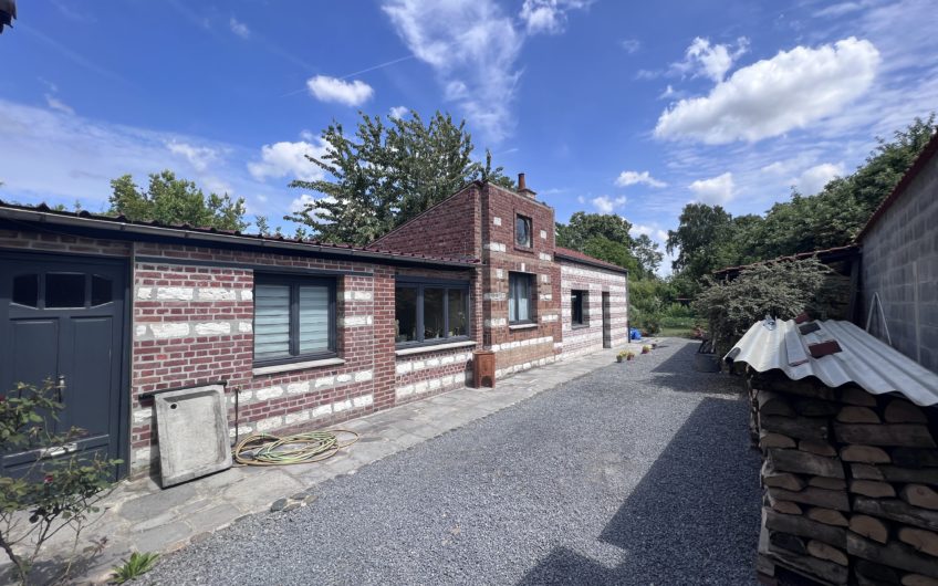 A VENDRE-Viager occupé-jolie petite maison en pierre de plain-pied avec jardin